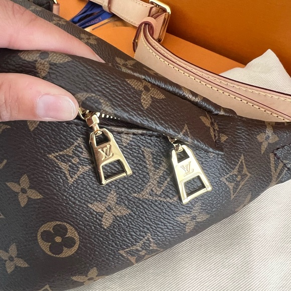 SOLD - LOUIS VUITTON BUMBAG NEW $5000 - Picture 10 of 10